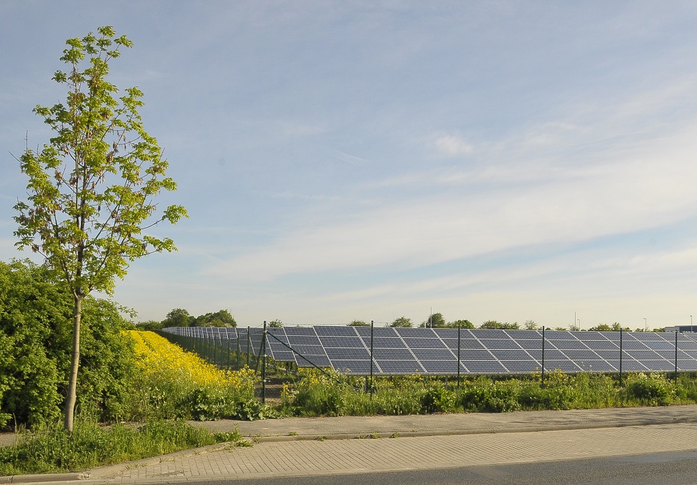 Für viele PV-Anlagen der ersten Stunde läuft ab 2021 die EEG-Förderung aus. Betreiber müssen sich schon 2019 überlegen, wie sie mit den Anlagen verfahren: verschrotten, weiterbetreiben, direktvermarkten oder selbst nutzen. Foto: Urbansky