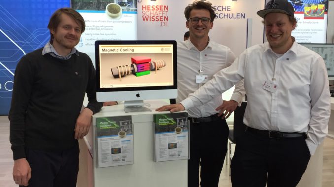 IMG_1401 Dimitri Benke, Timur Sirman und Max Fries (v.l.) gründeten MagnoTherm Solutions und bauen Kühlmöbel, die auf Grundlage des magnetokalorischen Effektes arbeiten. Foto: MagnoTherm Solutions