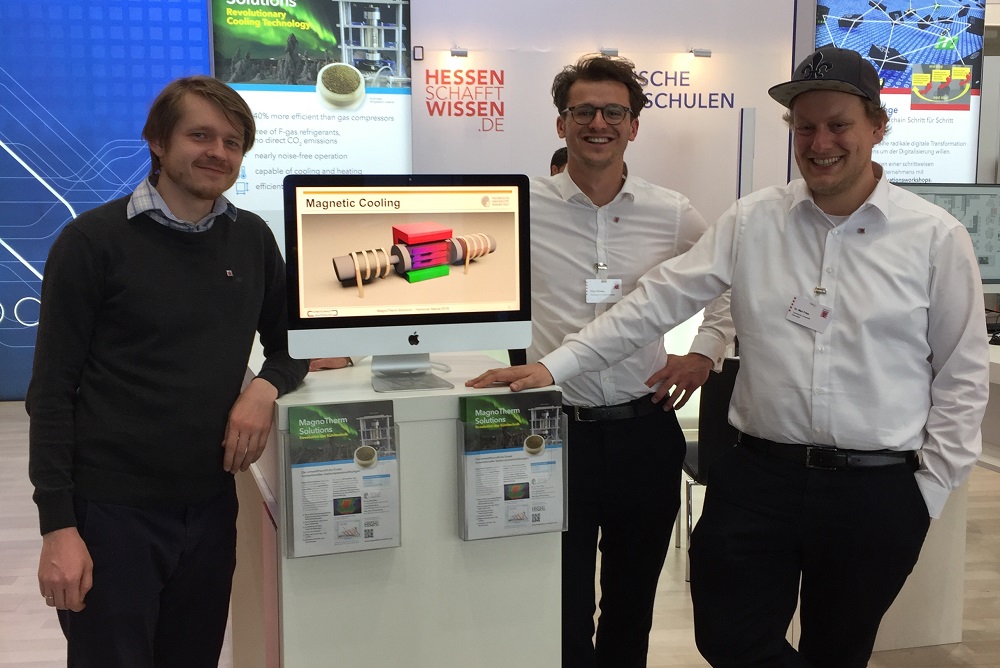 Dimitri Benke, Timur Sirman und Max Fries (v.l.) gründeten MagnoTherm Solutions und bauen Kühlmöbel, die auf Grundlage des magnetokalorischen Effektes arbeiten. Foto: MagnoTherm Solutions