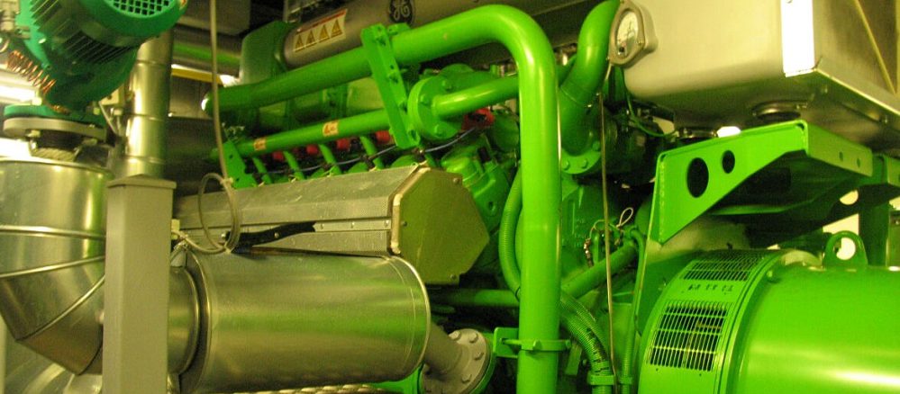 Blockheizkraftwerke sind große Gasmotoren. Werden sie dezentral eingesetzt, verlagern sich Lärm und Emissionen nah zum Verbraucher. Das kann Proteste hervorrufen. Foto: Frank Urbansky