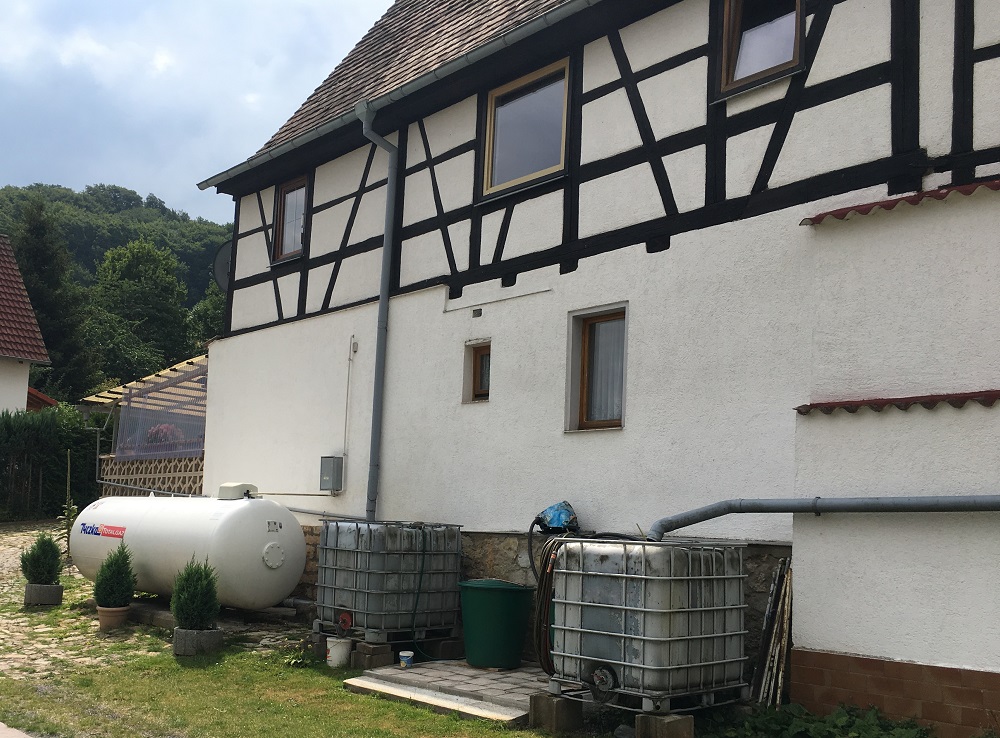 Auf dem Land allgegenwärtig: Flüssiggastanks. Foto: Frank Urbansky