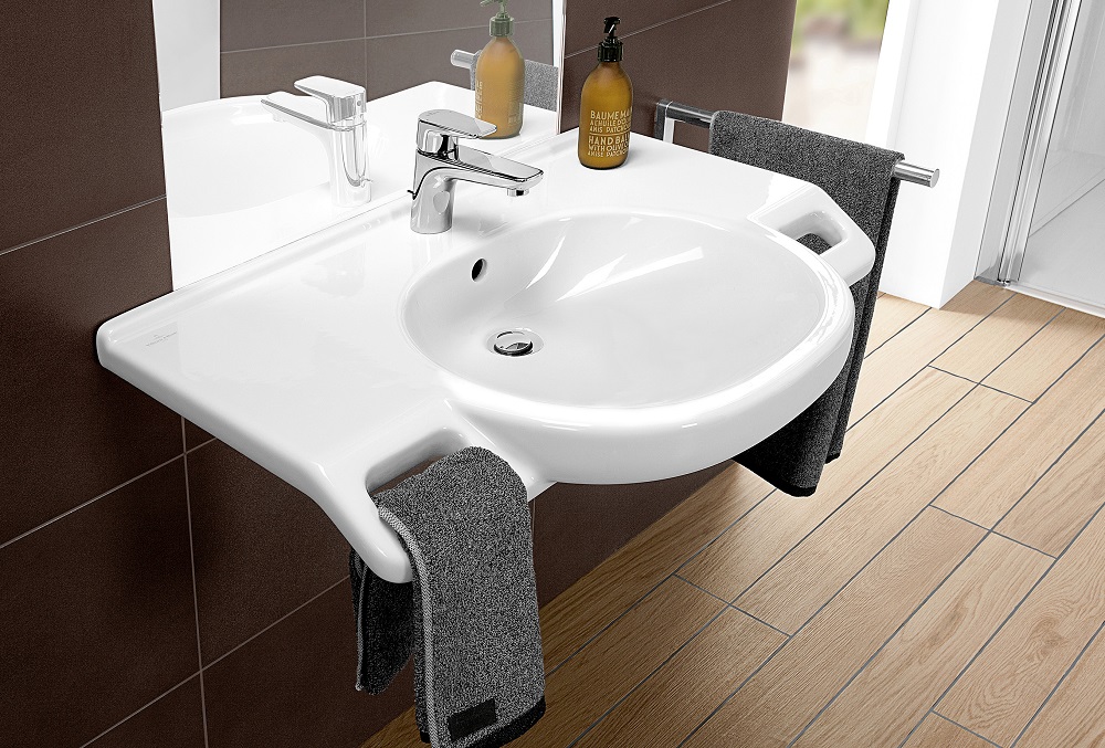 Behindertengerechtes Waschbecken. Foto: Villeroy & Boch