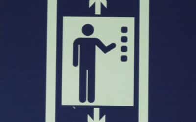 Einge­schlossene Passa­giere können immer mit ihrem Retter telefonieren