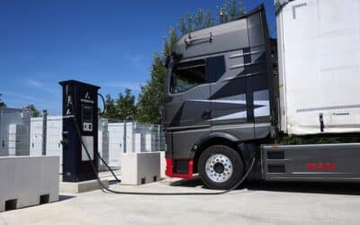 E‑Trucks mit PV-​Strom&nbsp;laden