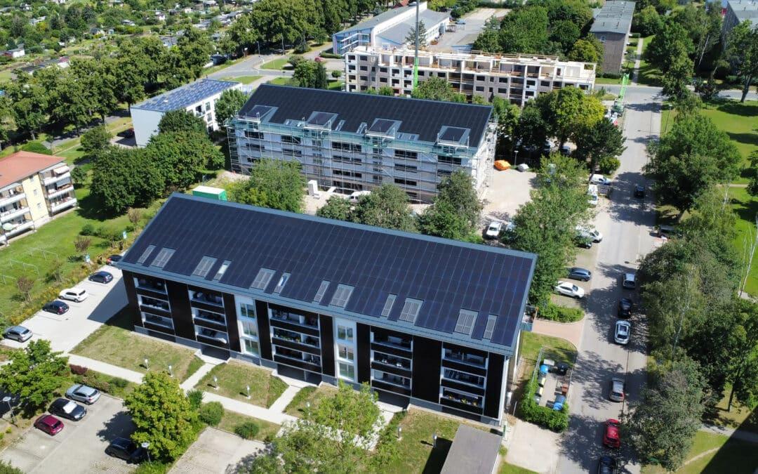 Platte wird zum weit­gehend ener­gie­aut­arken Wohnhaus