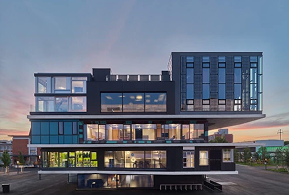 Gebäude mit alten Handys intel­ligent steuern